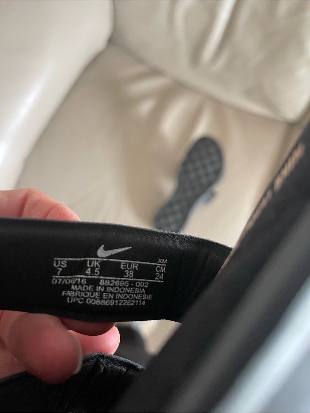 Nike Black Dual-Strap Women's Slide Sandals with White Swoosh, size 7 - Picture 4 of 5